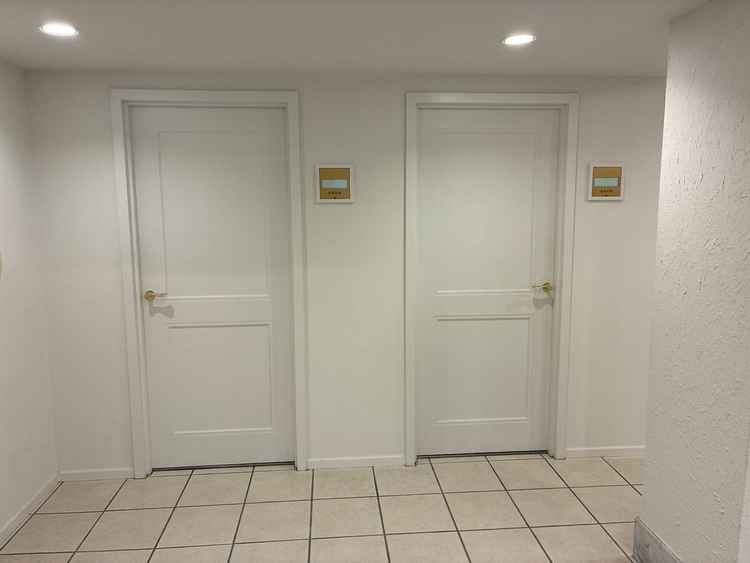 親族控室。持ち手までおしゃれで式場の雰囲気に合っていました。