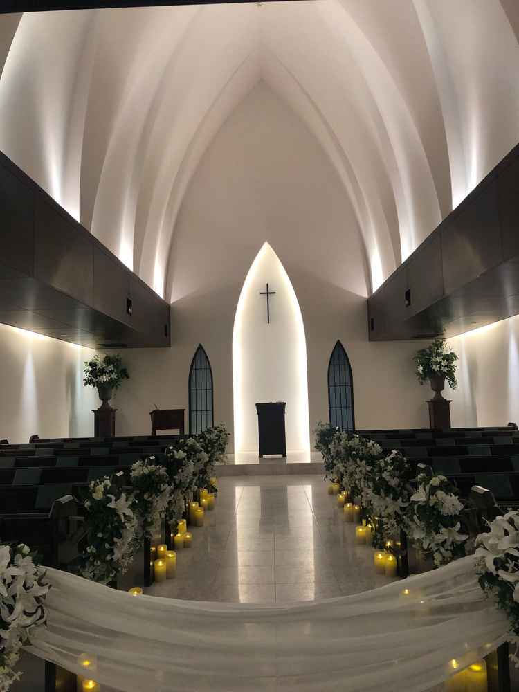 チャペルの中は天井が高く、音がキレイに響いてとても幻想的だった。