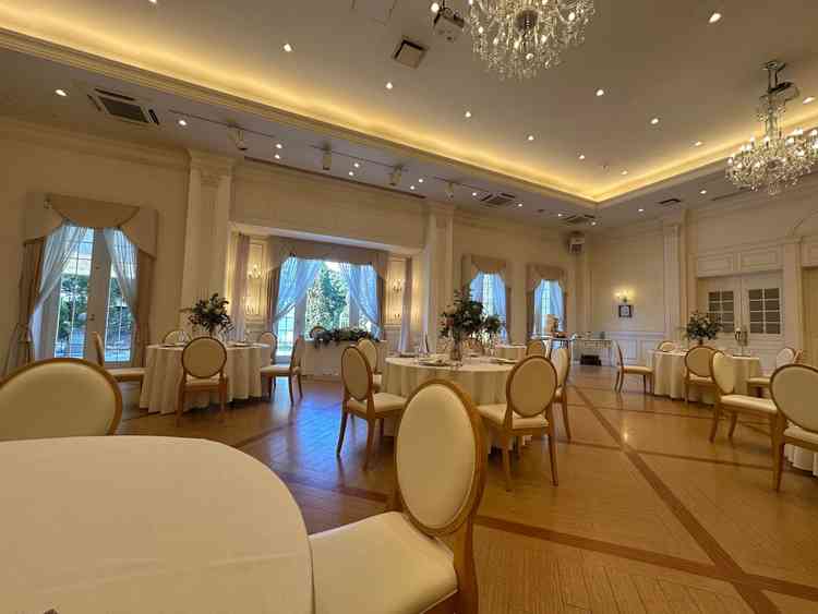 もう1つ会場を見学し、お城のようなシンプルな会場で、好みに合わせた装飾ができそうな会場でした。