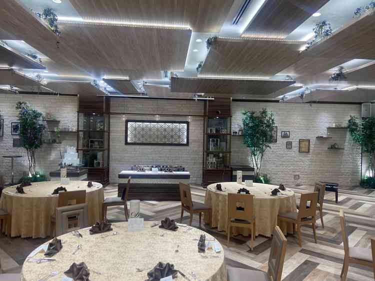 会食会場はデフォルトのグリーンがあった。