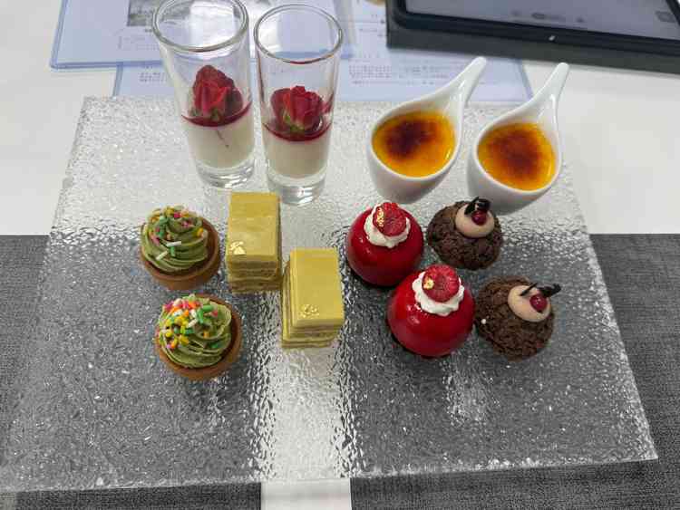 フェア参加時に出していただいたデザートです、実際に披露宴でも出しているものとの事で美味しかったです。