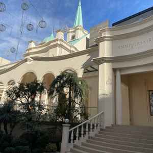 式場の外観。都心を忘れるような幻想的式場でした。