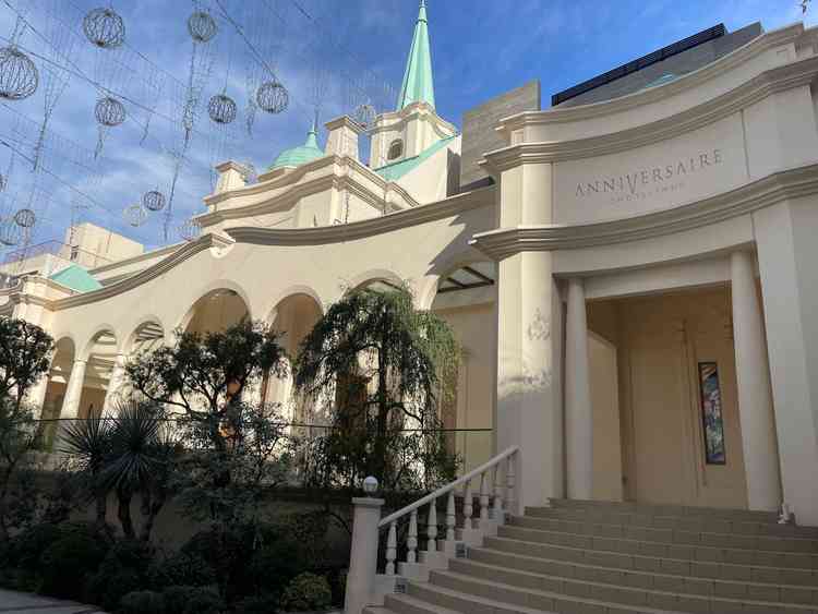 式場の外観。都心を忘れるような幻想的式場でした。