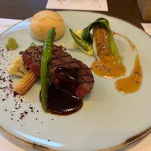 赤身ながらジューシーで美味な肉質