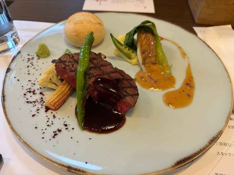 赤身ながらジューシーで美味な肉質