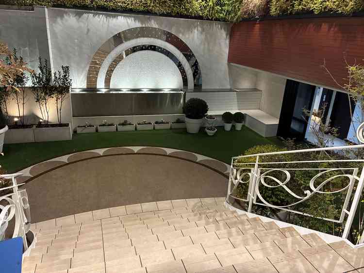 ルーフバルコニーの階段を上った場所からの眺望です。