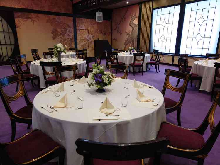 披露宴会場豊明のテーブルコーディネート例