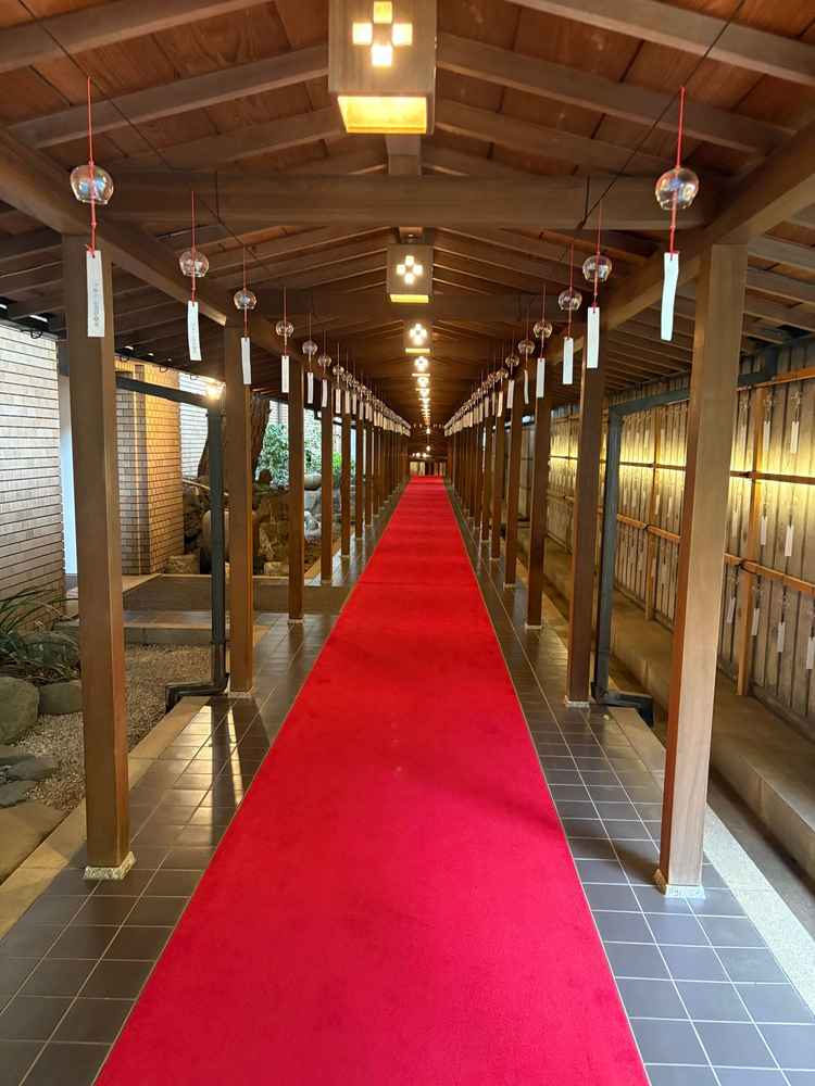 雨の日でも、参進の儀は回廊で行うことができ、屋外でする参進の儀とはまた一味違うかっこよさがあった