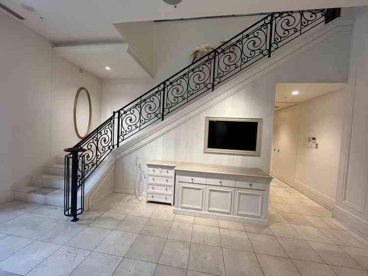 階段はウェルカムスペースについているのでスクリーンでムービー→入場には使えない