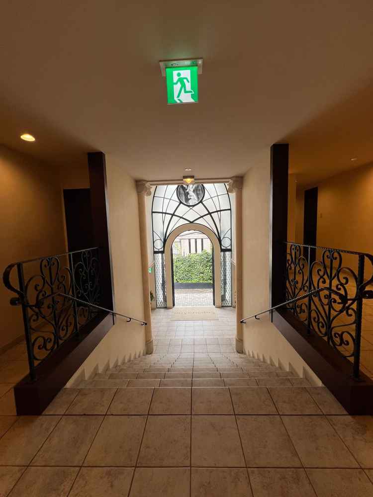 チャペル入ってすぐの階段