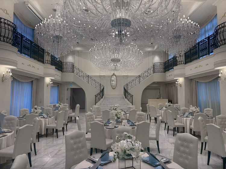 ダブル階段が印象的な披露宴会場です。