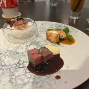 トリュフのソースがかかったお肉がとても美味しかったです。自分たちの意見も料理内容にかなひ反映できそう