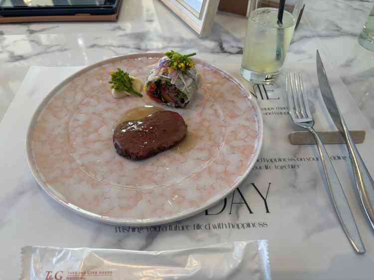 ワンプレートの試食でしたが大変満足感もあり彩りも良く華やかなお料理だと思います。