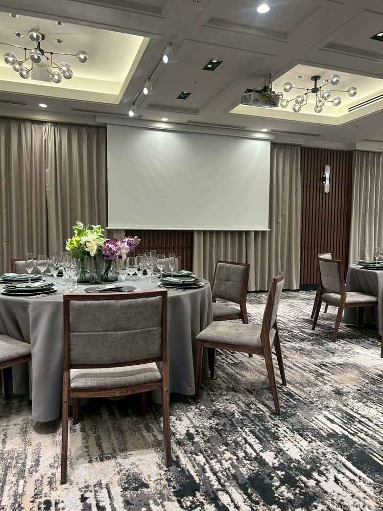 オープンキッチンと絶景を楽しめる大人な雰囲気の会場でした。