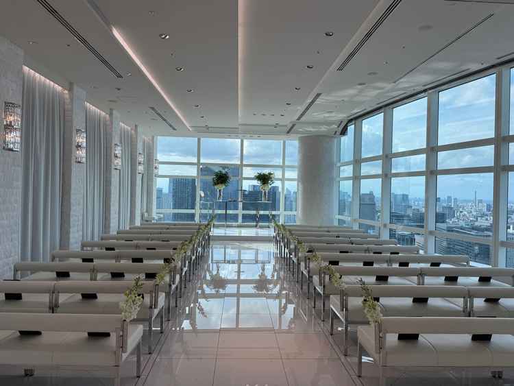 式場を入り口から撮った写真