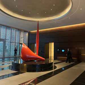 入り口の目の前にアート作家により製作された素敵なオブジェがあります。写真映えしそうでした。