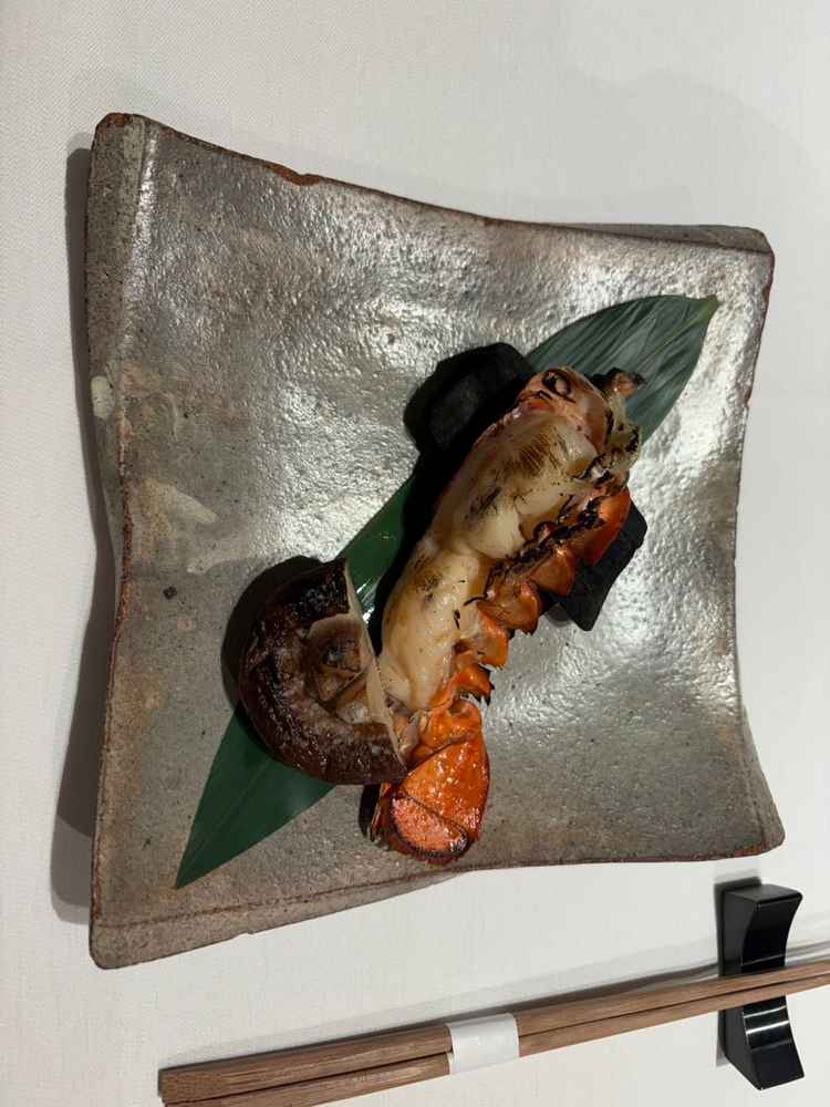 拘りの炭火焼きのエビ。本当に美味しかった
