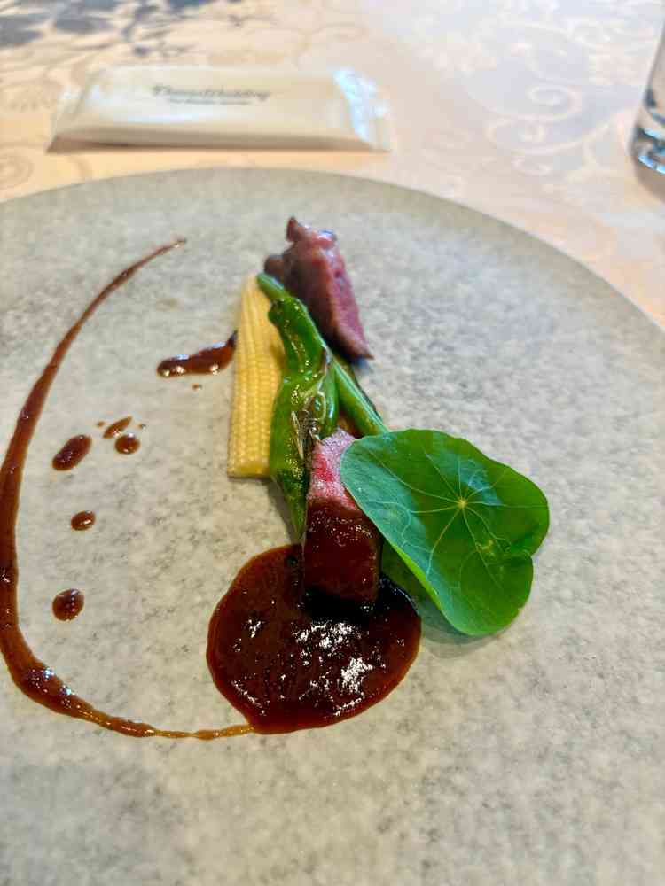 試食会のメイン料理。お肉はとても柔らかく、地元野菜や奈良漬けのソースもとても美味しかった。