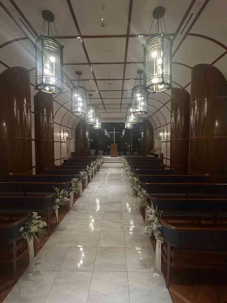 チャペル①船をコンセプトにされた、横浜らしさのある雰囲気です。