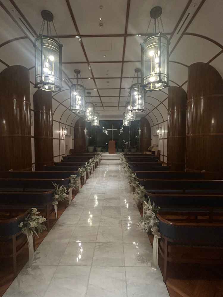 チャペル①船をコンセプトにされた、横浜らしさのある雰囲気です。