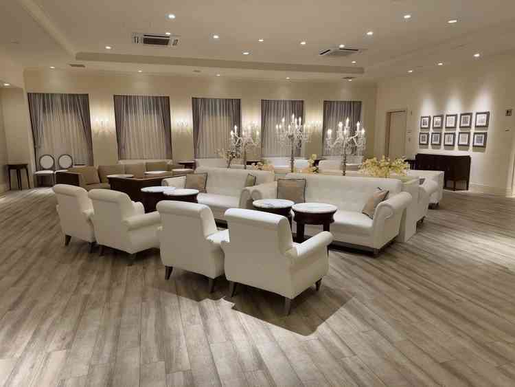 待合室もシンプルで、とても広い！広さは素晴らしかったです。