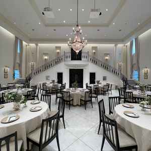 披露宴会場です。階段がないところが多いので、階段から降りてくる演出をしたい方はとても良いと思いました