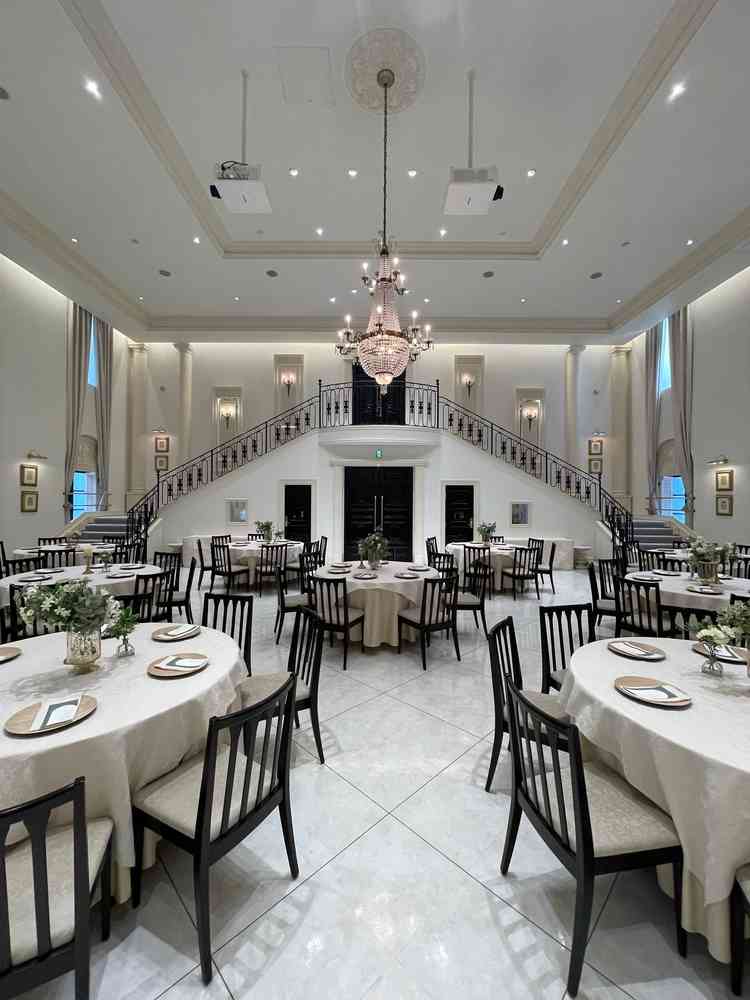 披露宴会場です。階段がないところが多いので、階段から降りてくる演出をしたい方はとても良いと思いました