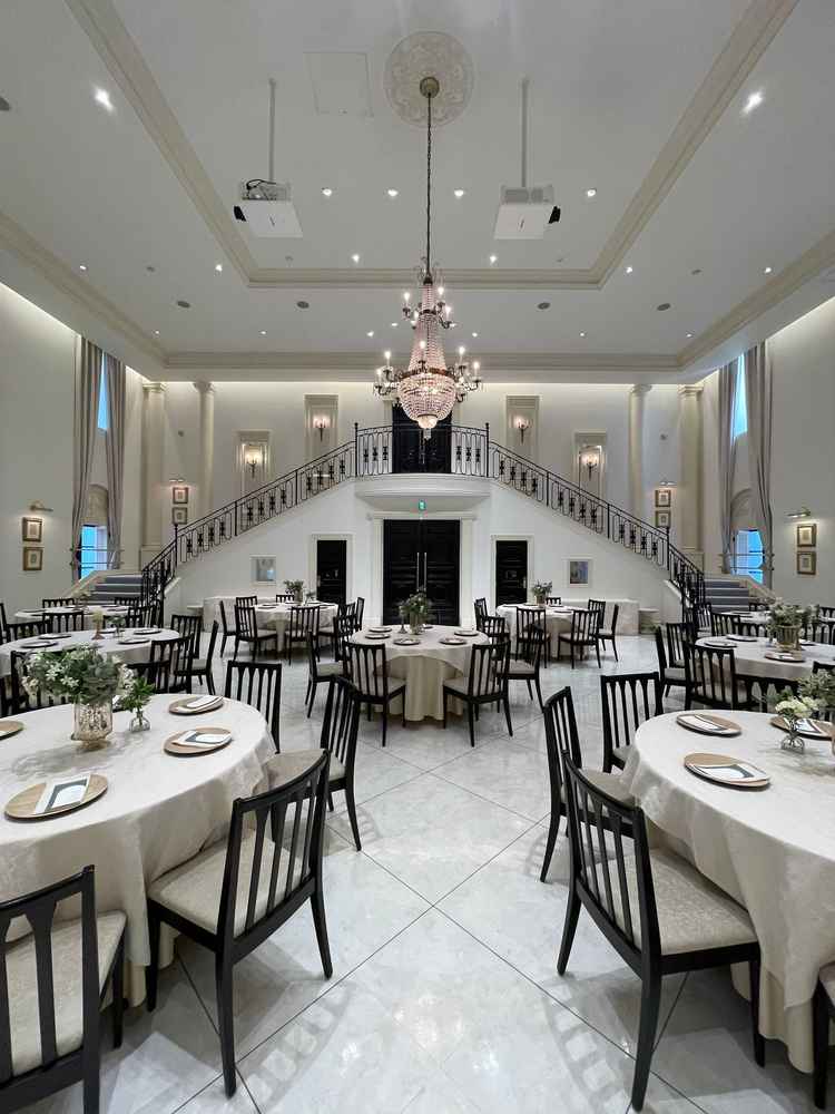 披露宴会場です。階段がないところが多いので、階段から降りてくる演出をしたい方はとても良いと思いました