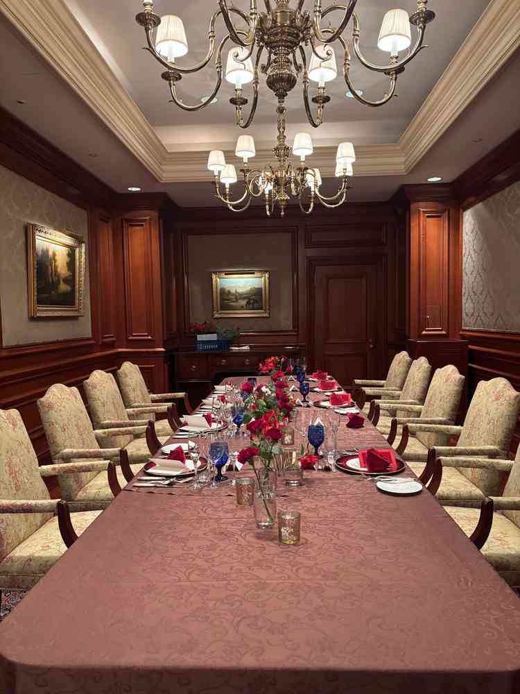 定員10名以下の披露宴会場（会場横から見た写真）