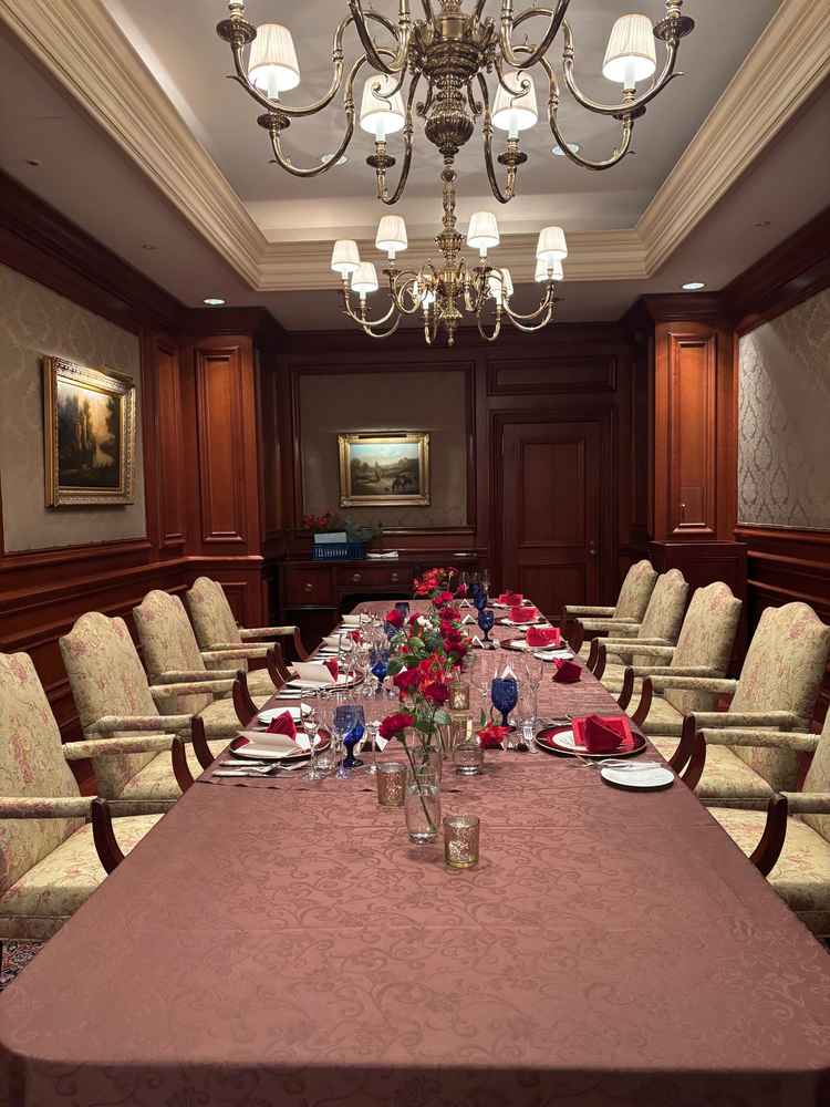 定員10名以下の披露宴会場（会場横から見た写真）