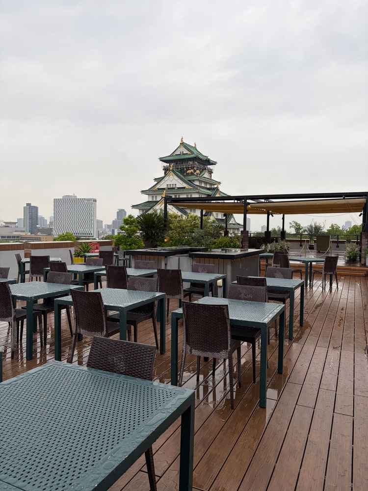 屋上テラスから見える大阪城