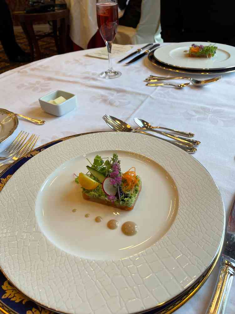 お庭のような盛り付けがとても綺麗でした。