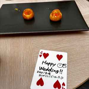 スナックをいただいた時の写真です。マジックを披露してくださり感激しました。