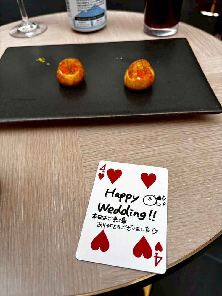 スナックをいただいた時の写真です。マジックを披露してくださり感激しました。