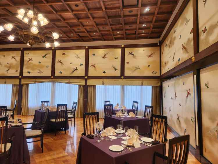 披露宴会場　エミール