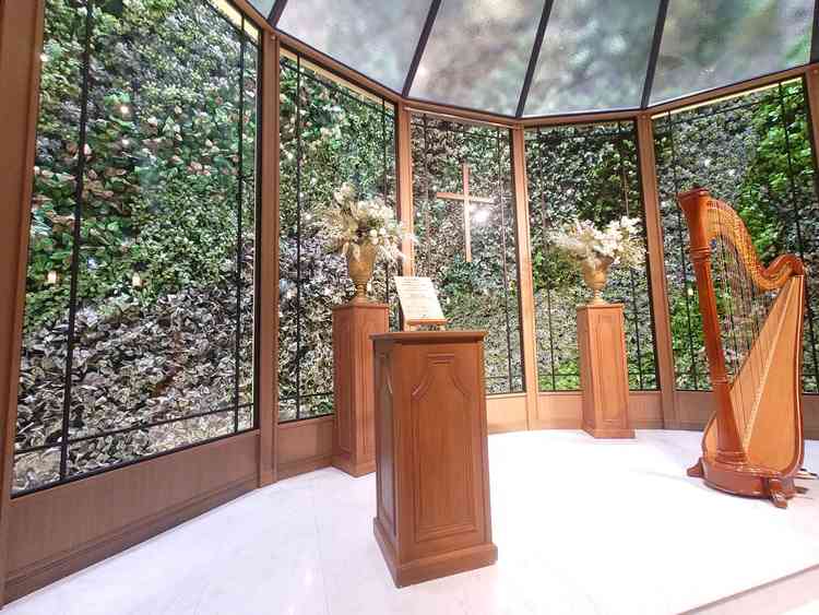 チャペルの写真。緑や照明が美しく、とても特別感があった。