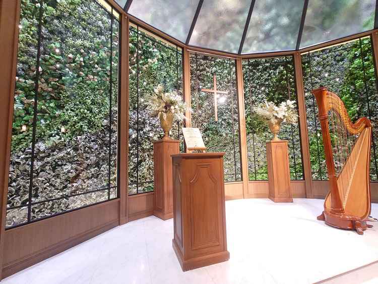 チャペルの写真。緑や照明が美しく、とても特別感があった。