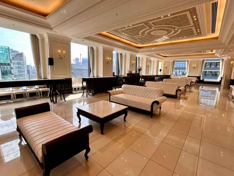 開放感のあるホテルライクなロビーです。銀座や東京駅の街が見渡せます。