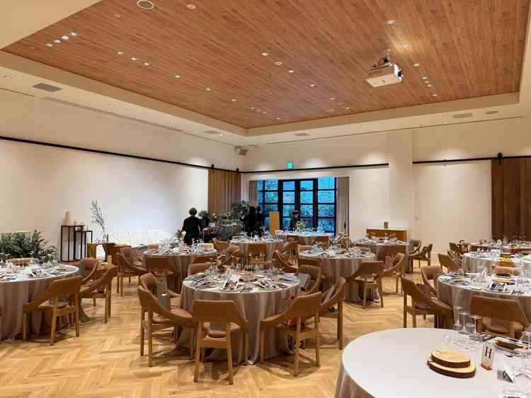 約100名規模の披露宴会場を見学させていただいた。