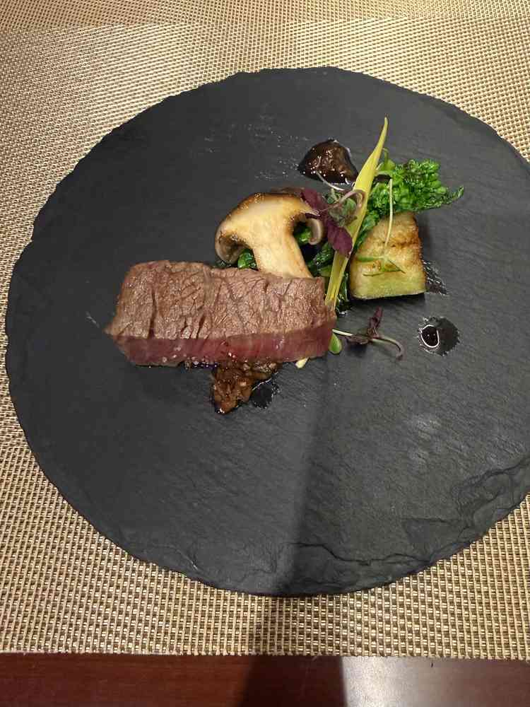 メインのお肉、黒毛和牛で柔らかく美味しい