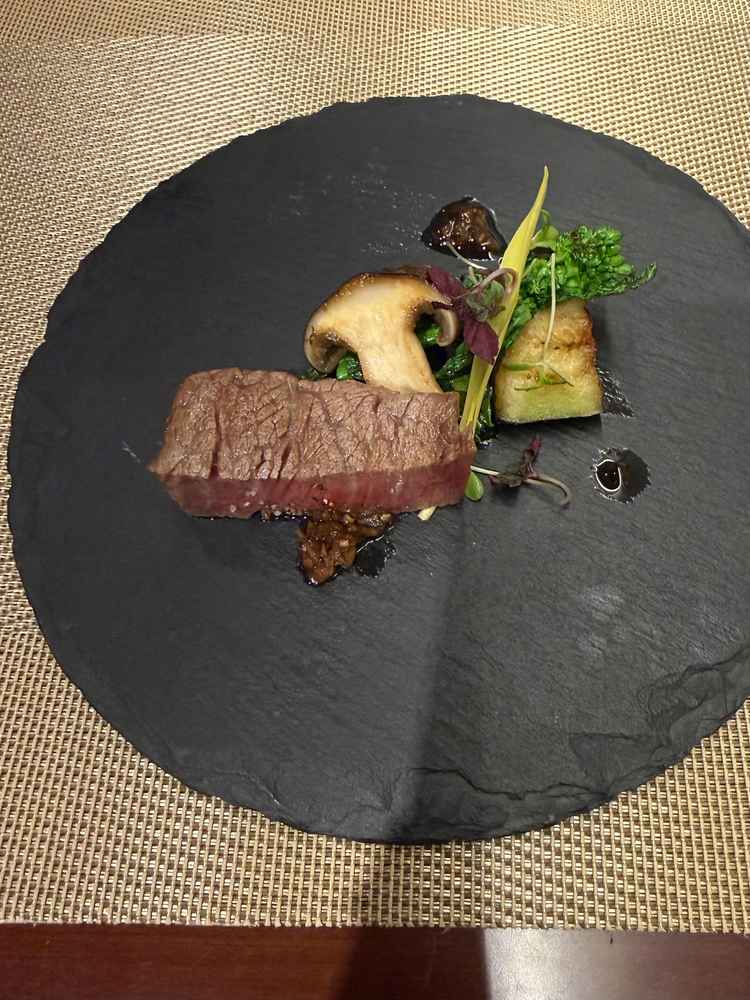 メインのお肉、黒毛和牛で柔らかく美味しい