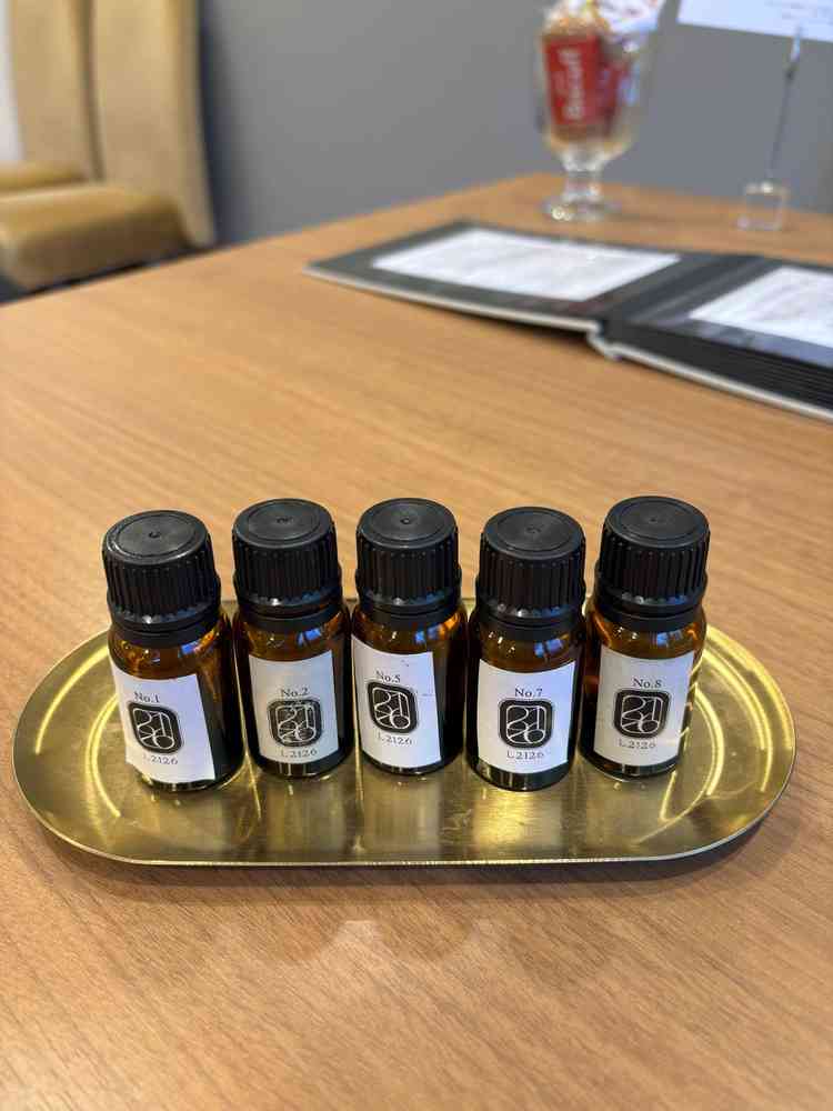 チャペルで焚くアロマの香りを選べます。