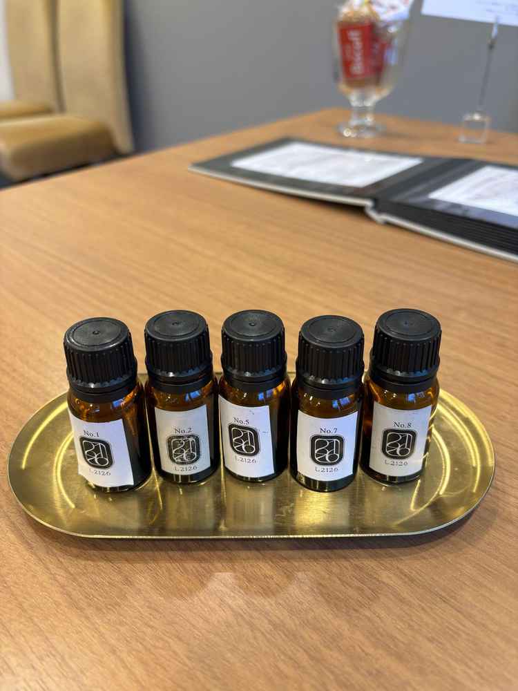 チャペルで焚くアロマの香りを選べます。