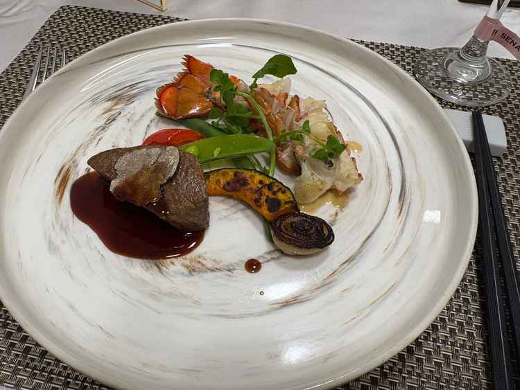 試食させていただいたメイン料理。とにかくお料理が美味しくて、演出や心遣いも嬉しかったです。