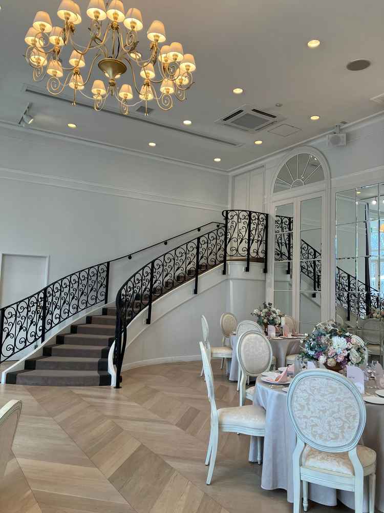 披露宴会場にも階段があり、ここから入場することもできます。