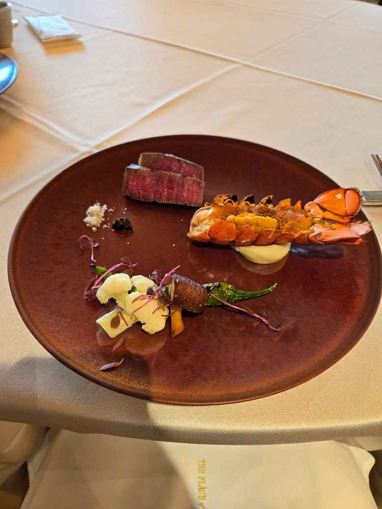 試食会ではダブルメインをいただき、お箸で気楽に食べられるのが魅力的でした。