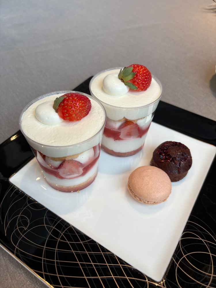 見た目は良いですが、ほとんど生クリームでした。