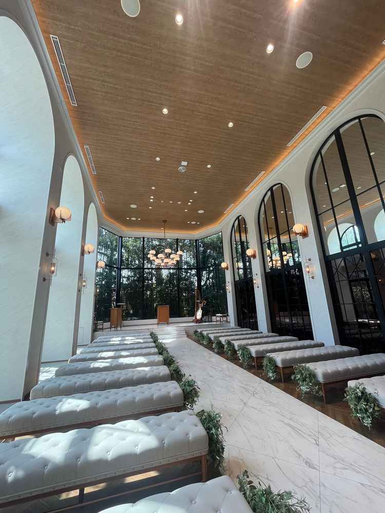 天井が高く、開放的でした。雨が降った場合にも、周りが緑か囲まれている為あまり気にならないです。