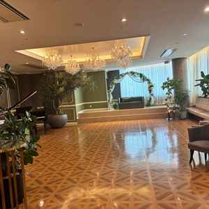 新郎新婦とゲストが会場に入る前に会えてプチパーティできる場所。