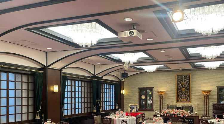 クラシカルな披露宴会場もとても良かったです。落ち着いた雰囲気の中に上品さがありました。